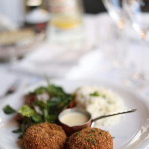 Crab cakes with horseradish cream